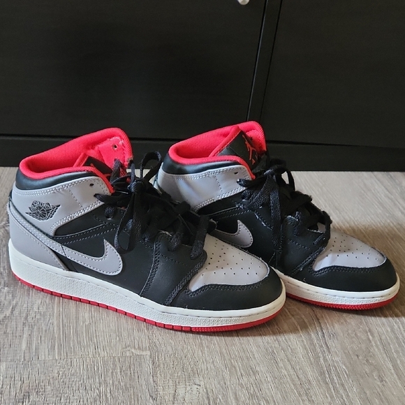 Jordan Kids Sneakers Black Gray Red - Picture 3 of 6